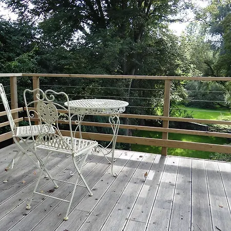 Les Tilleuls Bed & Breakfast 4*